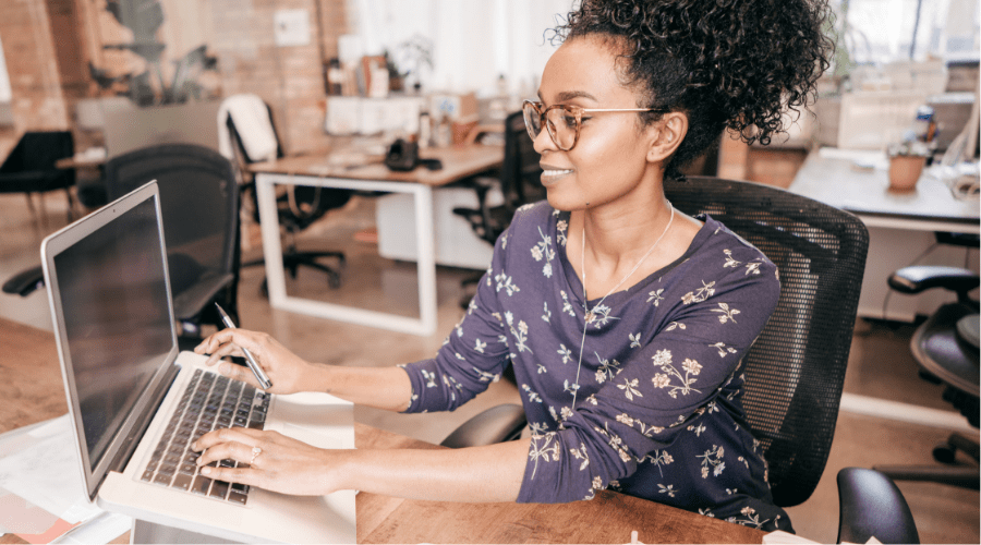 Woman runs payroll from her laptop